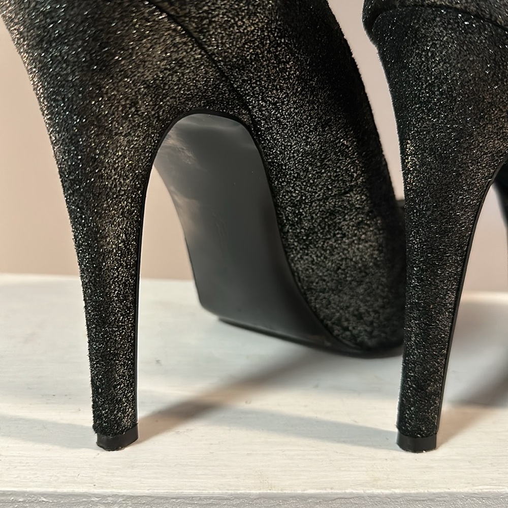BCBG Pumps - Picture 5 of 7